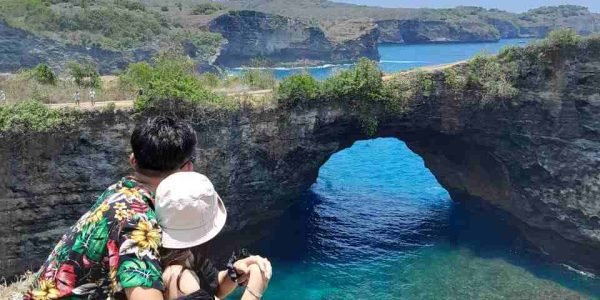Broken-Beach-Nusa-Penida-Transport-Bali-Tour-Agency- (11)