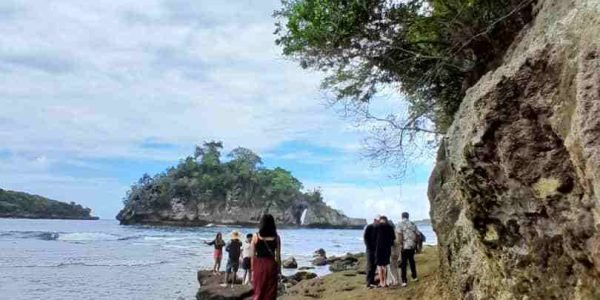 Crystal-Bay-Beach-Nusa-Penida-Transport-Bali-Tour-Agency- (4)