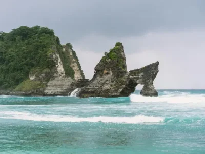 Destinasi-Wisata-Atuh-Beach-Nusa-Penida-Transport-Bali-Indonesia-Tour-Agency-2