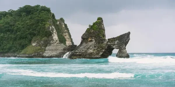 Destinasi-Wisata-Atuh-Beach-Nusa-Penida-Transport-Bali-Indonesia-Tour-Agency-2