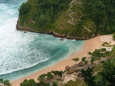 Destinasi-Wisata-Atuh-Beach-Nusa-Penida-Transport-Bali-Indonesia-Tour-Agency-3