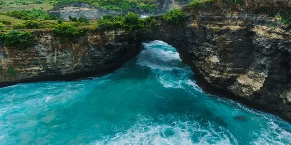 Destinasi Wisata Broken Beach Nusa Penida Transport Bali Indonesia Tour Agency