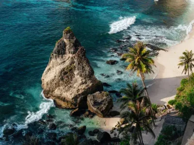 Destinasi-Wisata-Diamond-Beach-Nusa-Penida-Transport-Bali-Indonesia-Tour-Agency-1