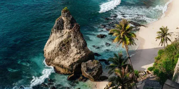 Destinasi-Wisata-Diamond-Beach-Nusa-Penida-Transport-Bali-Indonesia-Tour-Agency-1
