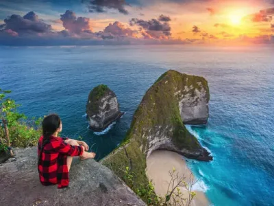 Destinasi-Wisata-Kelingking-Beach-Nusa-Penida-Transport-Bali-Indonesia-Tour-Agency-2