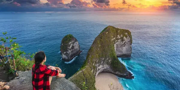 Destinasi-Wisata-Kelingking-Beach-Nusa-Penida-Transport-Bali-Indonesia-Tour-Agency-2