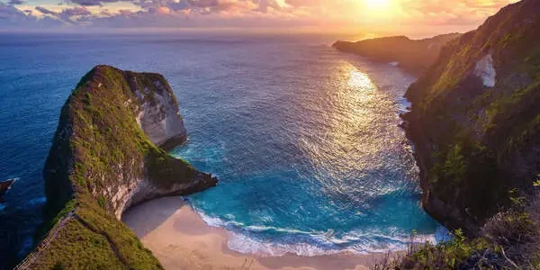 Destinasi-Wisata-Kelingking-Beach-Nusa-Penida-Transport-Bali-Tour-Agency-1