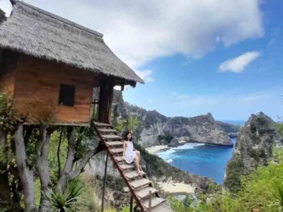 Tree-House-Beach-Nusa-Penida-Transport-Bali-Tour-Agency-