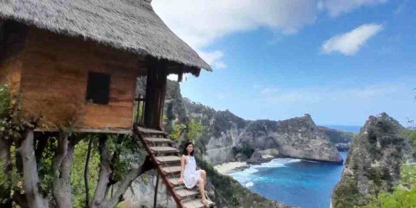 Tree-House-Beach-Nusa-Penida-Transport-Bali-Tour-Agency-